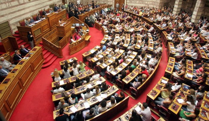 Το νομοσχέδιο για τη ΔΕΗ προκαλεί αντιπαράθεση μεταξύ κυβέρνησης και αντιπολίτευσης