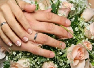 Έθιμα: Γιατί η νύφη «στήνει» τον γαμπρό στην Εκκλησία