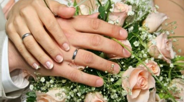 Έθιμα: Γιατί η νύφη «στήνει» τον γαμπρό στην Εκκλησία