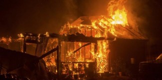 ΚΑΛΙΦΟΡΝΙΑ: Συγκλονιστικό βίντεο μέσα στις φλόγες