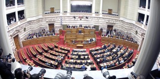 Βουλή: Με ευρύτατη πλειοψηφία υπερψηφίστηκε το νομοσχέδιο για τα 12 ναυτικά μίλια
