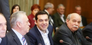 Στη σφαίρα της "μικροπολιτικής αντιπαράθεσης και του κοτσομπολιού" ανήκουν, σύμφωνα με τον πρωθυπουργό Αλέξη Τσίπρας, όλα τα τεκταινόμενα των τελευταίων γύρω από από το δάνειο του Παύλου Πολάκη την παράνομη ηχογράφηση του διοικητή της Τράπεζας της Ελλάδος Γιάννη Στουρνάρα και την παρέμβαση του εισαγγελέα.