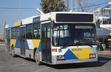 Δήμος Αθηναίων: Καθημερινή απολύμανση σε 750 στάσεις λεωφορείων και τρόλεϊ