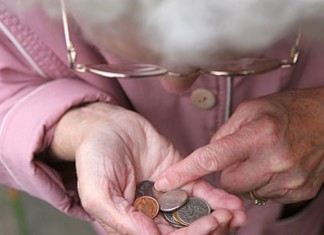 Επτά στους δέκα συνταξιούχους παίρνουν κάτω από 800 ευρώ