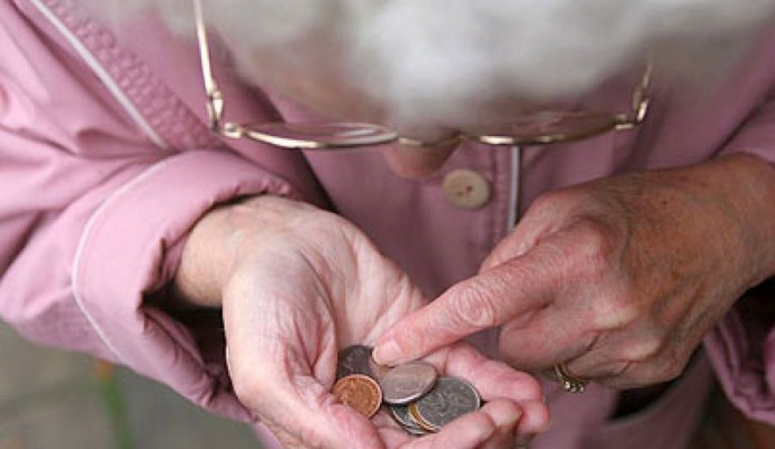 Επτά στους δέκα συνταξιούχους παίρνουν κάτω από 800 ευρώ