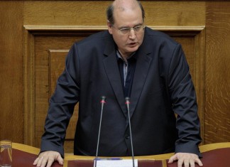 "Φίλια πυρά" στην κυβέρνηση - «Άτολμες οι προτάσεις ΣΥΡΙΖΑ για την Εκκλησία», λέει ο Φίλης