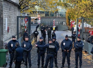 ΕΚΤΑΚΤΟ: Επίθεση με μαχαίρι στη νότια Γαλλία και πληροφορίες για νεκρό