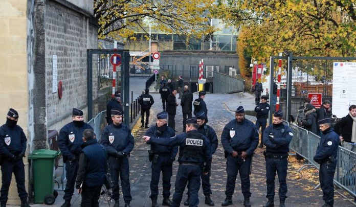 ΕΚΤΑΚΤΟ: Επίθεση με μαχαίρι στη νότια Γαλλία και πληροφορίες για νεκρό