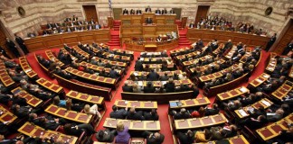 Βουλή: Αντιδράσεις της αντιπολίτευσης για τις υπουργικές τροπολογίες της τελευταίας στιγμής
