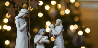 Έθιμα και παραδόσεις: Τα σπάργανα του Χριστού και το αναμμένο πουρνάρι της Ηπείρου
