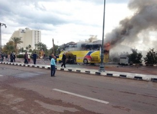 ΑΙΓΥΠΤΟΣ: Τουλάχιστον 2 νεκροί και δέκα τραυματίες από την έκρηξη σε τουριστικό λεωφορείο