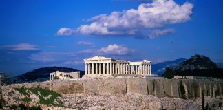 Politico: Μετά το μνημόνιο η Ελλάδα θα είναι δεμένη με...κοντό λουρί