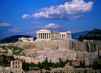 Politico: Μετά το μνημόνιο η Ελλάδα θα είναι δεμένη με...κοντό λουρί