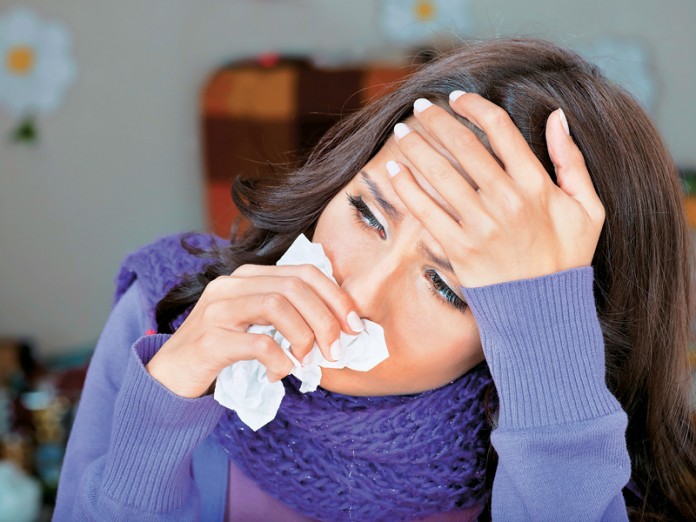 Πώς ξεχωρίζουμε τη γρίπη από τον κορωνοϊό
