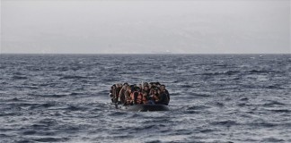 Δείτε πως τουρκικές ακταιωροί «σπρώχνουν» λέμβους με αλλοδαπούς στα ελληνικά ύδατα