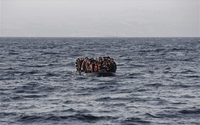 Δείτε πως τουρκικές ακταιωροί «σπρώχνουν» λέμβους με αλλοδαπούς στα ελληνικά ύδατα