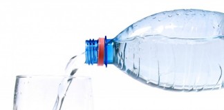 Δείτε γιατί δεν πρέπει ξαναγεμίζουμε με νερό τα πλαστικά μπουκάλια