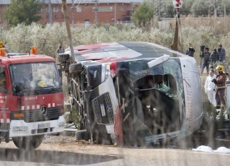 ΙΣΠΑΝΙΑ: 5 νεκροί από σύγκρουση λεωφορείου σε υποστύλωμα γέφυρας
