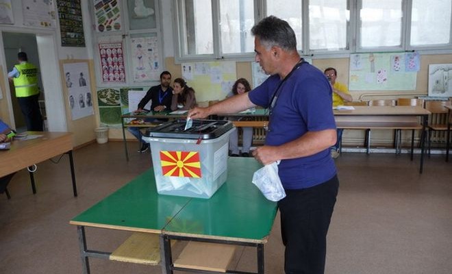 Βόρεια Μακεδονία: «Μάχη» με την αποχή και τον καιρό στον β΄γύρο των προεδρικών εκλογών