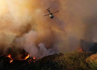 Ανεξέλεγκτη μαίνεται η πυρκαγιά στη βόρεια Καλιφόρνια