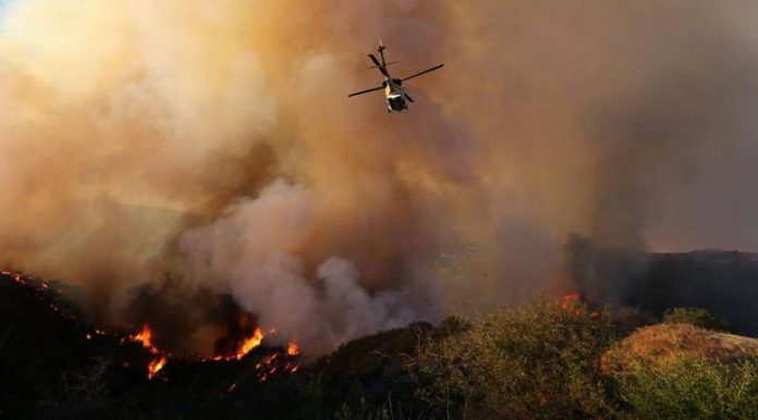Ανεξέλεγκτη μαίνεται η πυρκαγιά στη βόρεια Καλιφόρνια