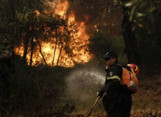 Μάχη με τις φλόγες στην Δυτική Ελλάδα
