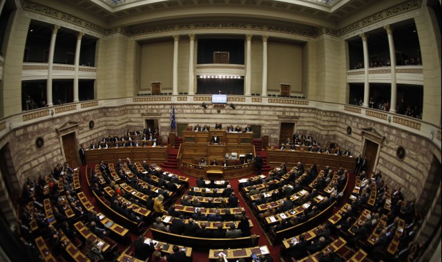 Βουλή: Άγρια κόντρα Τσίπρα-Γεννηματά στη συζήτηση του νομοσχεδίου για τις συγκεντρώσεις