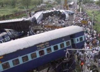 Ινδία, εκτροχιασμός τρένου, 13 νεκροί,
