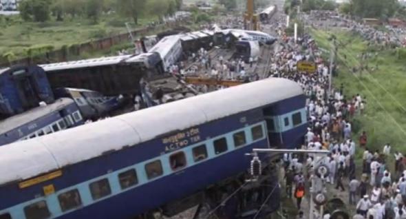 Ινδία, εκτροχιασμός τρένου, 13 νεκροί,