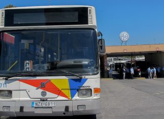 Θεσσαλονίκη: Σύγκρουση λεωφορείου του ΟΑΣΘ με 3 ΙΧ -Πληροφορίες για δύο τραυματίες