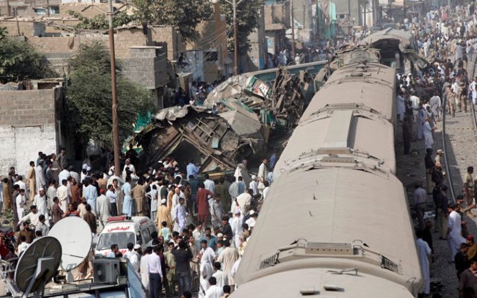 Πακιστάν, απολογισμός, νεκρών, σύγκρουση, τρένων,