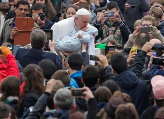 Πάπας Φραγκίσκος, άθεος, υποκριτής,