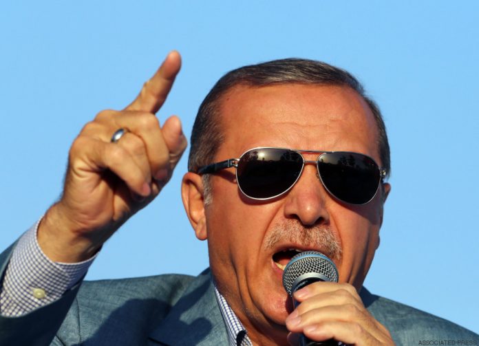 «Τελειώνει» o Ερντογάν: «Η δίψα του για εξουσία θα στοιχίσει πολύ στην Τουρκία»