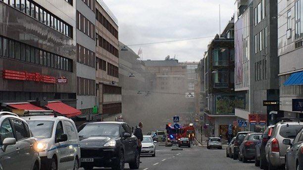 ΤΩΡΑ-ΣΤΟΚΧΟΛΜΗ: Έκρηξη έξω από σταθμό του μετρό