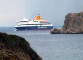 Blue Star Paros: Φόβος και ταλαιπωρία για τους επιβάτες μετά την πρόσκρουση στο λιμάνι της Σύρου