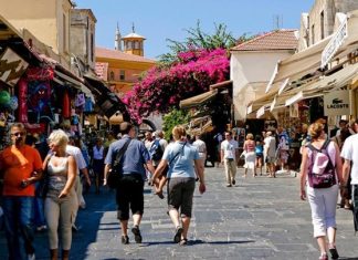 Έρευνα MARLAB: Τι πιστεύουν οι Έλληνες και πως πρέπει να αντιμετωπιστεί ο τουρισμός λόγω COVID-19;
