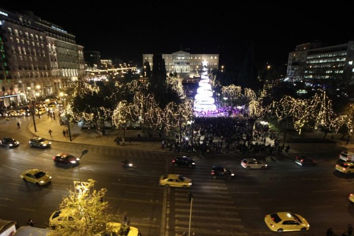 Σε ρυθμούς Χριστουγέννων επίσημα η Αθήνα
