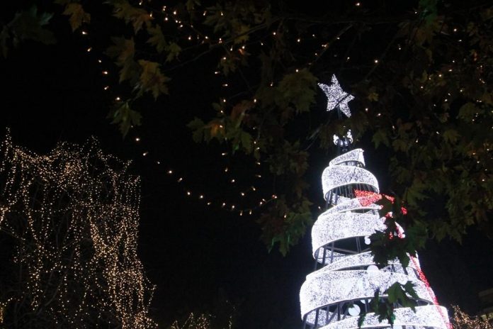 Αθήνα: Την Τρίτη 11 Δεκεμβρίου θα «ανάψει» το χριστουγεννιάτικο δέντρο στο Σύνταγμα