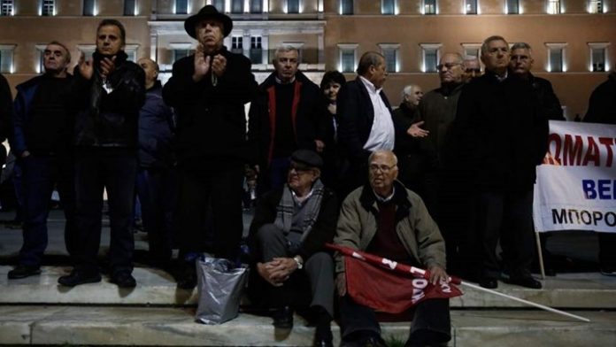 Πανελλαδικό συλλαλητήριο συνταξιούχων στο κέντρο της Αθήνας - Μποτιλιάρισμα στους δρόμους