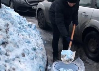 ΡΩΣΙΑ: Μυστήριο από το μπλε χιόνι - Πανικόβλητοι οι κάτοικοι