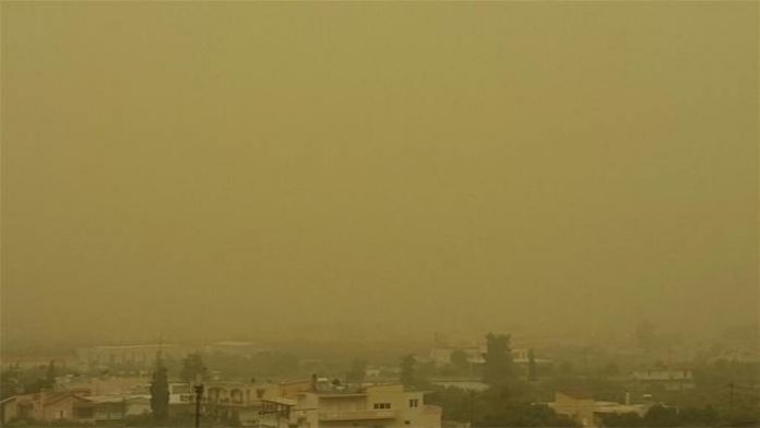 Αφρικανική σκόνη ίπταται της χώρας