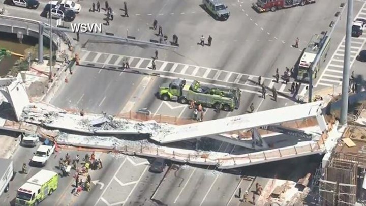 ΜΑΪΑΜΙΑ: Κατέρρευσε πεζογέφυρα - Νεκροί και τραυματίες