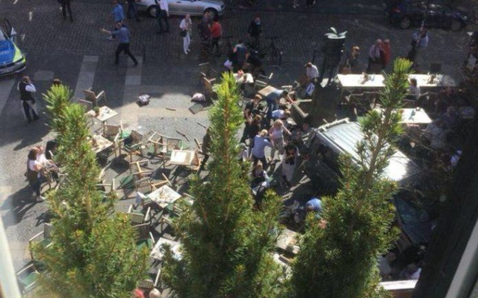 ΓΕΡΜΑΝΙΑ: Αυτοκίνητο έπεσε πάνω σε πεζούς