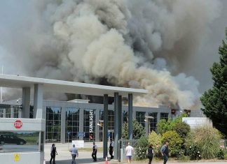 Κομοτηνή: Φωτιά σε εργοστάσιο με μπαταρίες