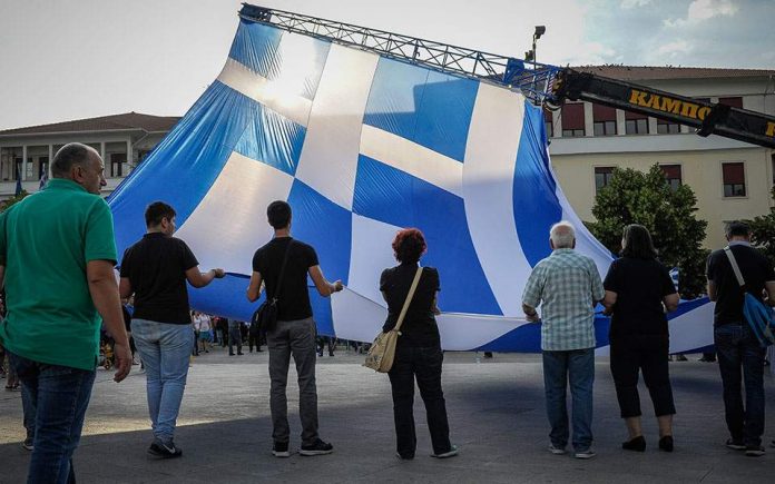 Σαν σήμερα, στις 13 Ιανουαρίου 1822, καθιερώθηκε η γαλανόλευκη ελληνική σημαία