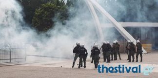 Θεσσαλονίκη: Πετροπόλεμος και χημικά έξω από την εκδήλωση του ΣΥΡΙΖΑ