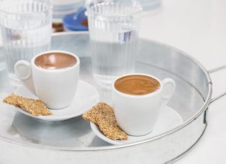Στον ΦΠΑ 24% παραμένουν καφές, χυμοί και αναψυκτικά