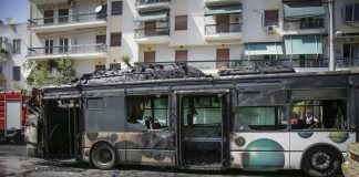 Φωτιά σε λεωφορείο του ΟΑΣΑ στα Κάτω Πατήσια