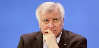ΒΕΡΟΛΙΝΟ: Παραιτείτε από την προεδρία του CSU ο Ζέεχοφερ
