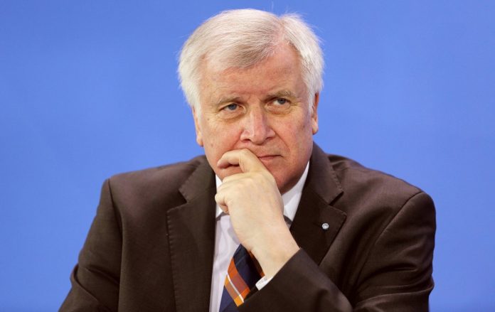 ΒΕΡΟΛΙΝΟ: Παραιτείτε από την προεδρία του CSU ο Ζέεχοφερ